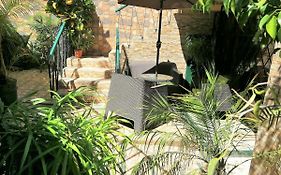 Casa Leon Guesthouse